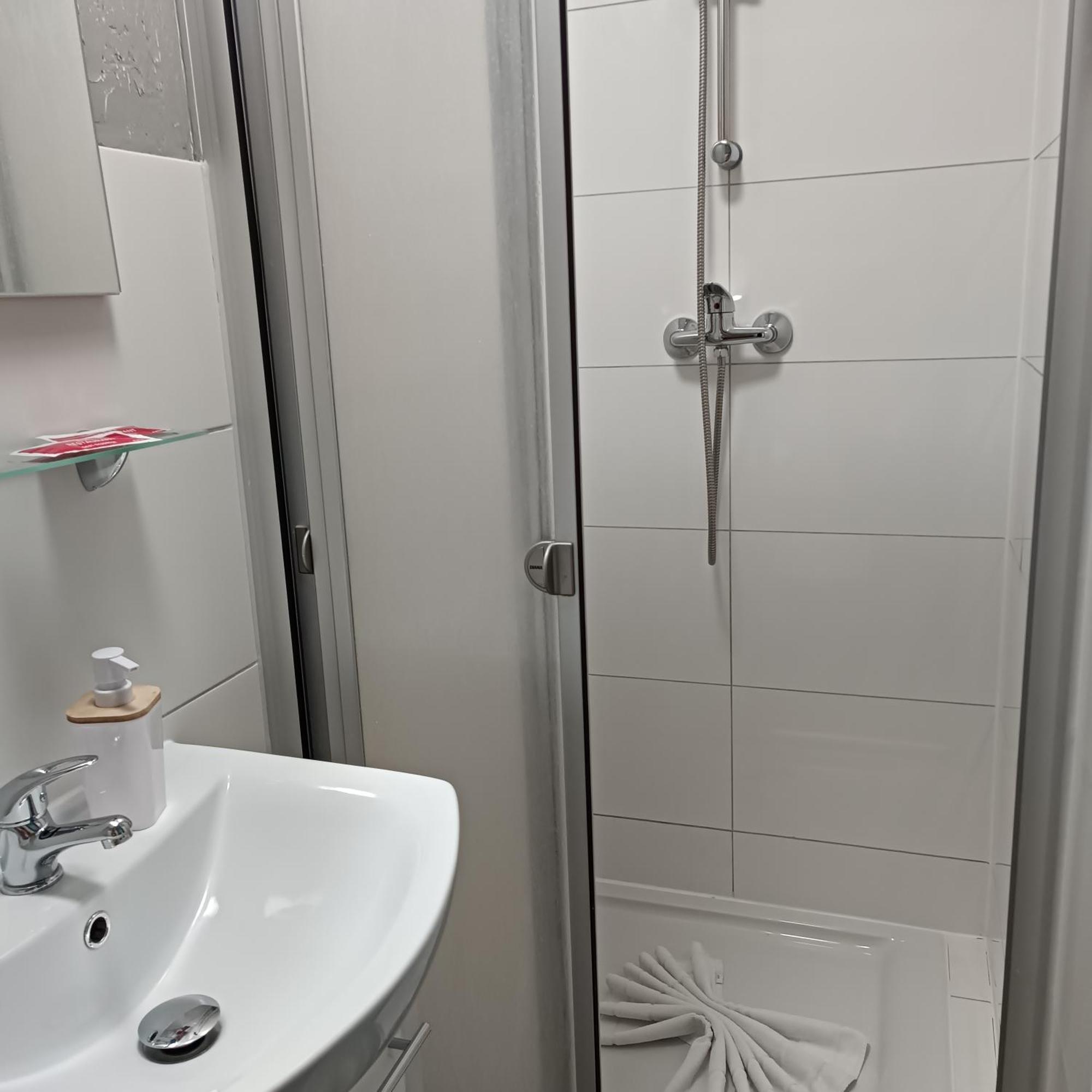 Hotel Ari Кайзерслаутерн Экстерьер фото